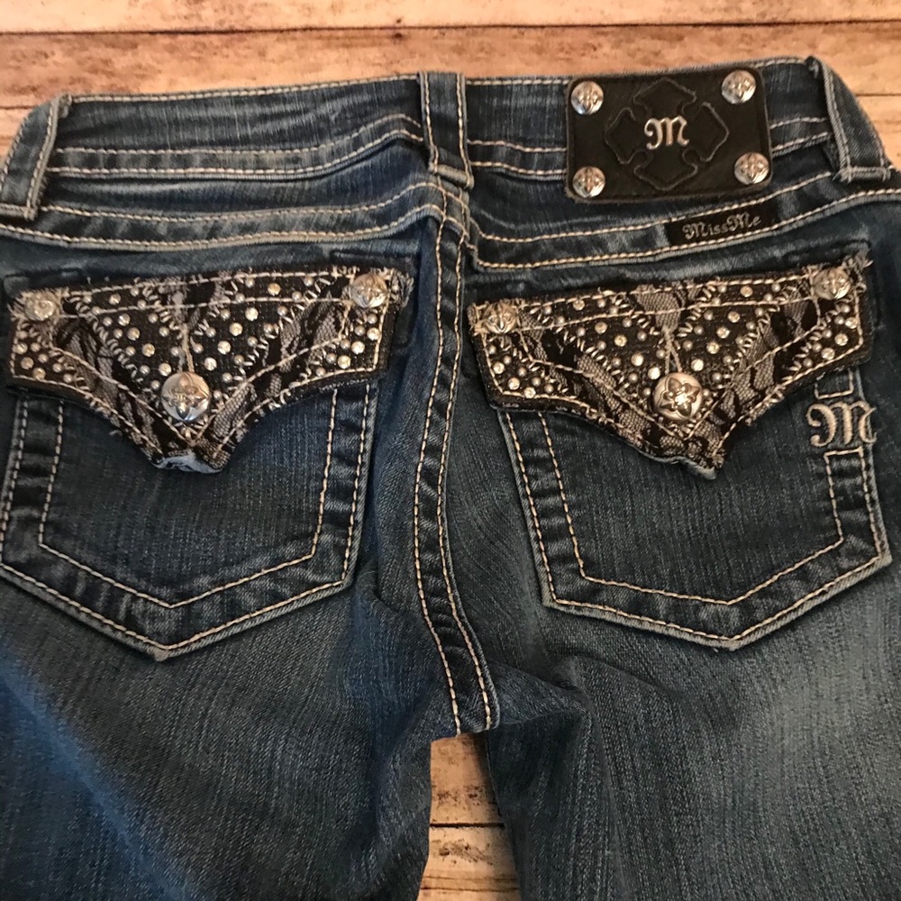 Women’s Miss Me Mid-Rise Bootcut Sz 26